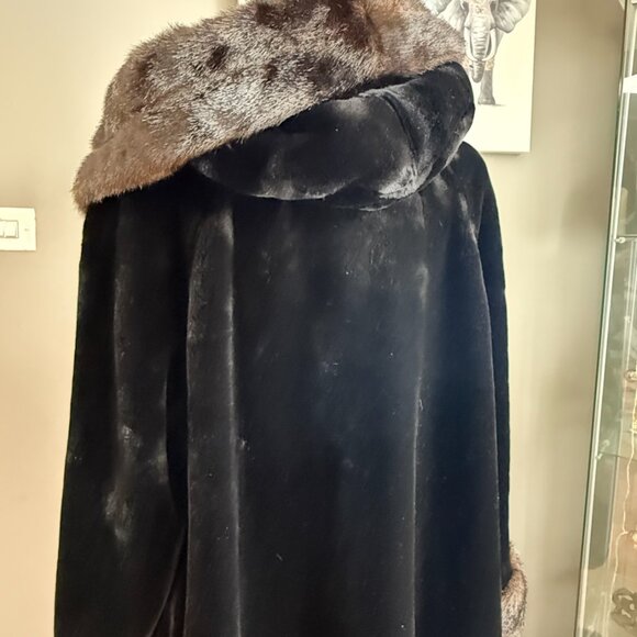 GALLERY WOMENHooded Full Length Faux Fur Coat SIZE 1 X